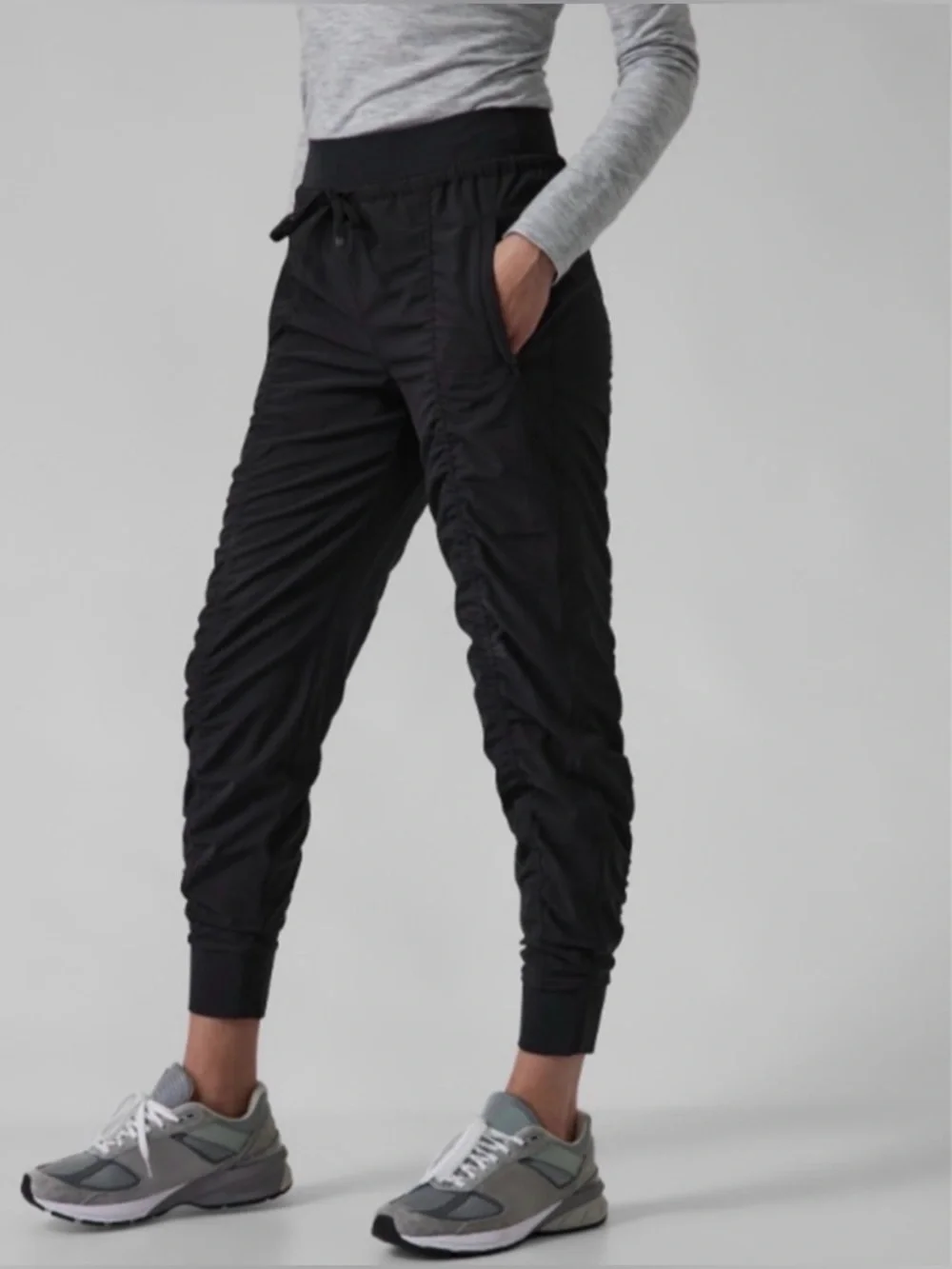 ATHLETA Attitude Pants Black Pull On Ruched Sides Dance Athletic Workout Size 2